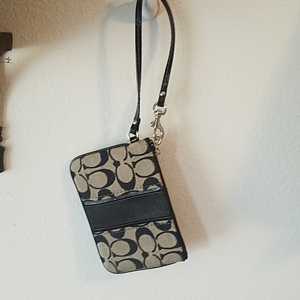 Coach wristlet euc moving sale
